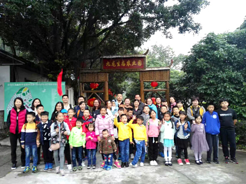 南山大新小學親子野炊活動在深圳九龍生態(tài)園進行